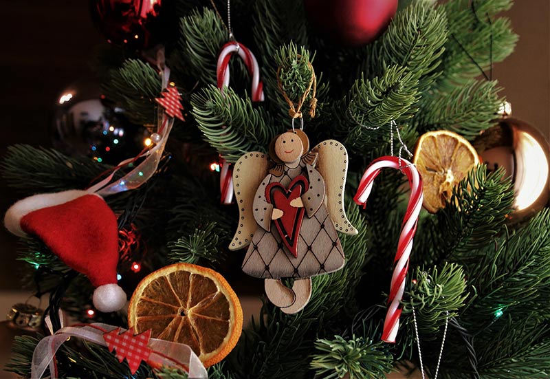 Read more about the article Here’s the Right Way to Store Your Holiday Decorations